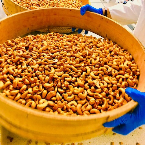 Snack On Nuts - Always Fresh: Daily Small Batch Rotisserie Dry Roasted Cashews. Perfect Crunchiness and Quality Guaranteed.